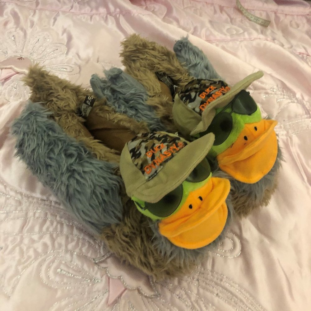 Brand New Disney  Donald Duck faux Fur-slipper
